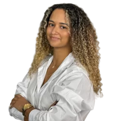 julia-torress-sin-fondo-scaled-e1750256250184